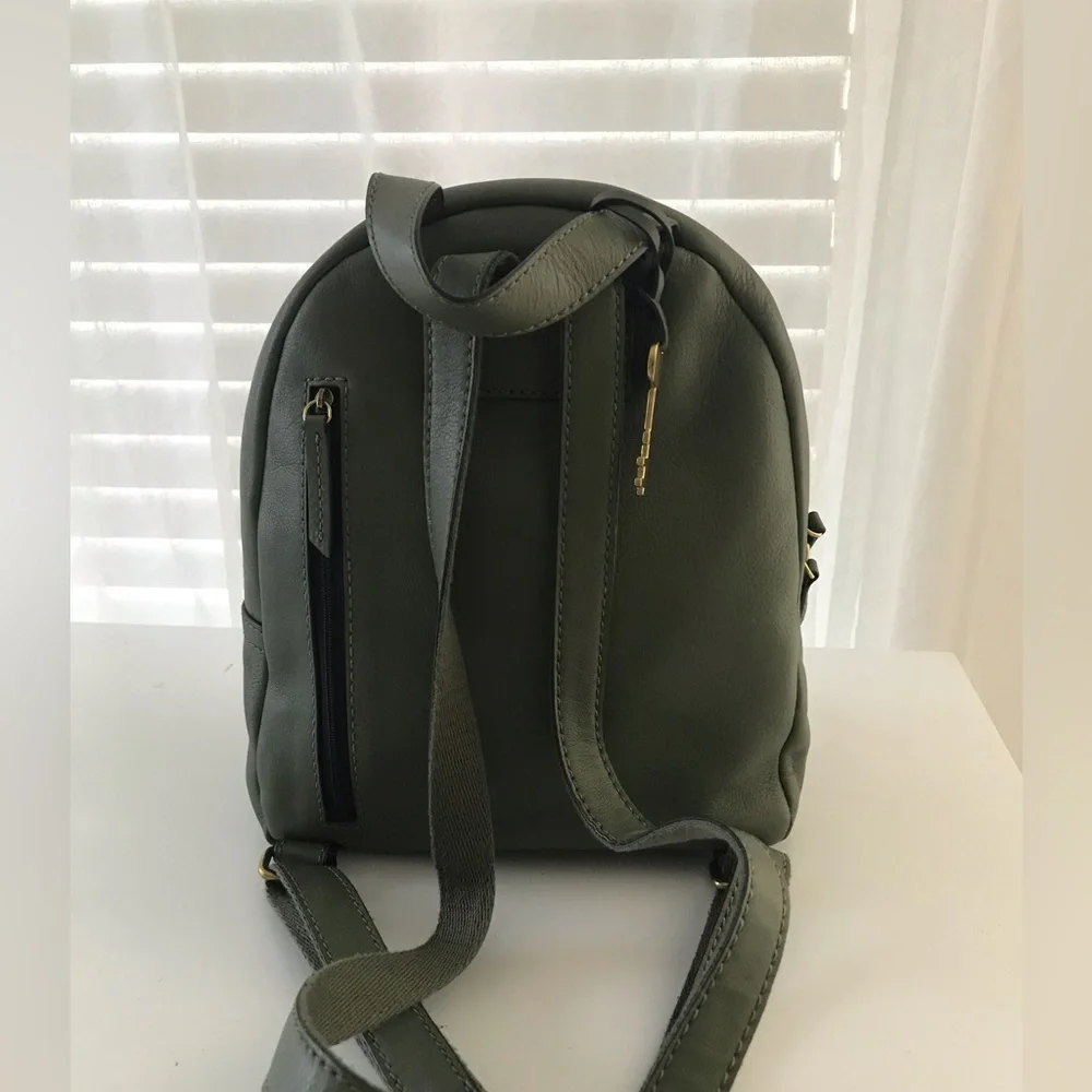 NEW!! FOSSIL COW HIDE Leather Backpack Purse Handbag Olive Green.